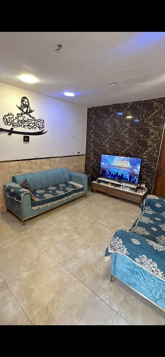 🏠 بيت للبيع – 90 متر | الكفاءات – شارع 20
📍 موقع مميز وقريب من العيادة الشعبية
🏡 بناء حديث وكامل، تشطيب مرتب وجاهز للسكن

🔹 الطابق الأول:
• استقبال
• صالة
• مطبخ حار
• غرفة نوم
• حمام داخلي
• حمام خارجي
• ترك

🔹 الطابق الثاني:
• غرفتين نوم
• واحدة منهن سويت
• صالة

✨ بيت مرتب ومناسب للعائلة، وبناء حديث.

📞 للاستفسار والتواصل:
***********

📌 الكفاءات – شارع 20 – قرب العيادة الشعبية
