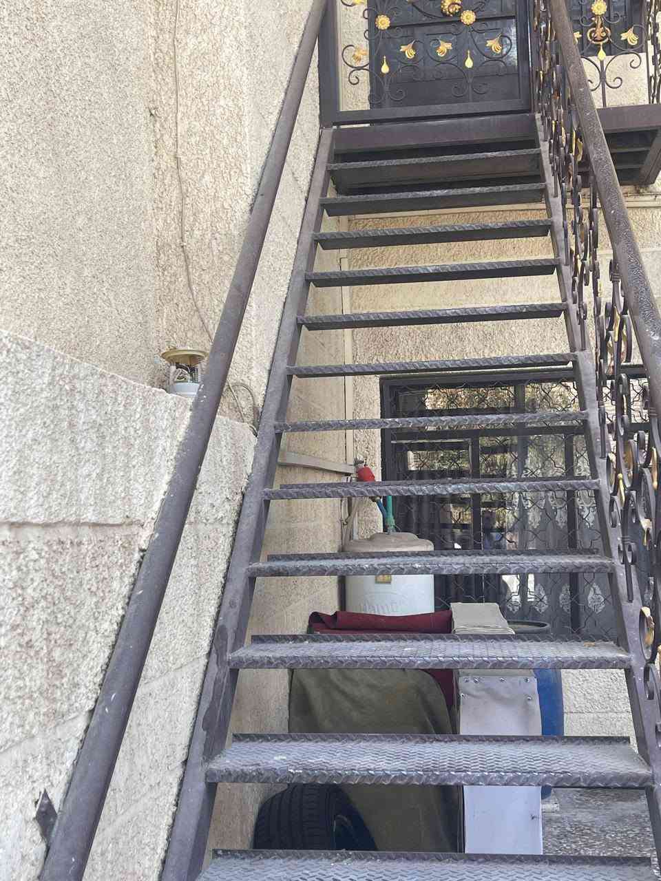 15 بايه  كامل مع الصحن وبوابة الصحن
درج بايات مريحة

مع باب خارجي متر في 180
المكان بغداد حي الجهاد

للاستفسار  الاتصال

***********
