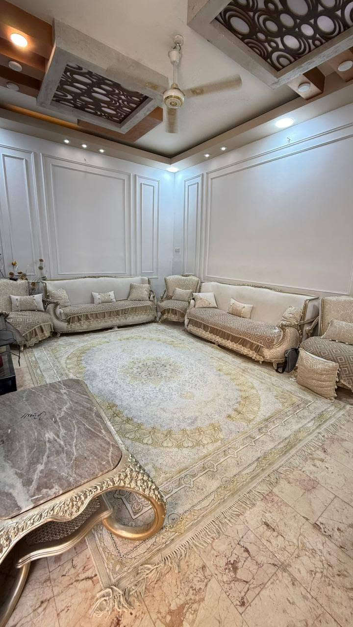 🏠 بيت للبيع – حي أور الثانية
📐 المساحة: 200م²
📜 الملكية: طابو صرف
🏗️ البناء: سنة 2012، مع تشطيبات جديدة سنة 2025
🏡 البناء: طابقين – كونكريت بالطابق الأول والثاني عكادة

🔹 الطابق الأول:
• غرفة
• صالة كبيرة
• استقبال
• مطبخ
• صحيات
• أرضيات مرمر إسباني

🔹 الطابق الثاني:
• 4 غرف
• حمام

📍 الموقع: الناصرية – حي أور الثانية – شارع السبيس

📞 للاستفسار والتواصل: الاتصال أو مراسلة الصفحة
