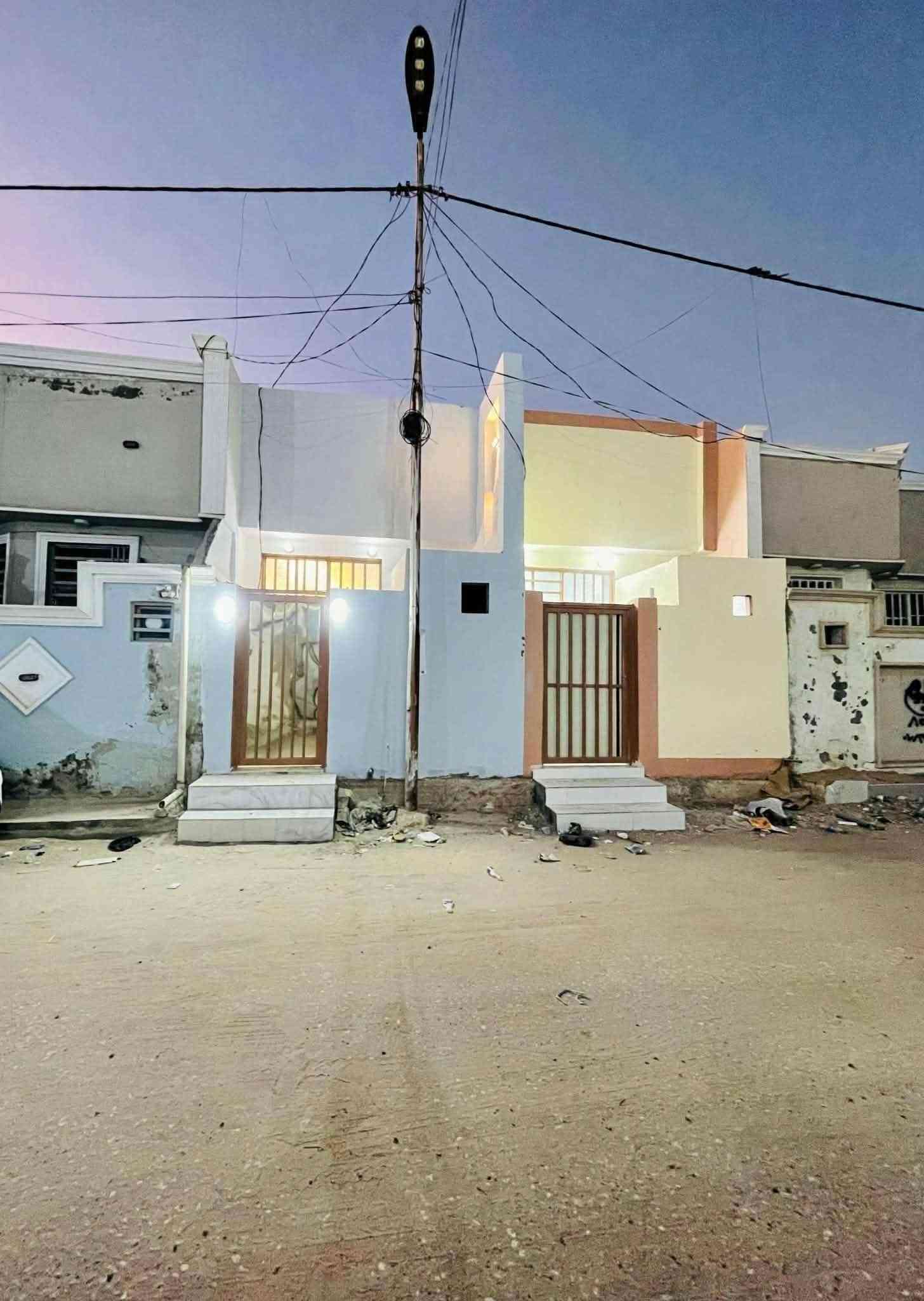 🏡دار للبيع مقابيل ملحق قريه الغدير الاولي🏡
المساحة: 50 متر 

✅ #طابو_زراعي_سند_25_أقرار_محكمه

السعر: جداً مناسب 

الموقع: النجف مقابيل ملحق قريه الغدير#

مواصفات البناء:

غرفه نوم وصاله ومطبخ  وصحيات خارجيه  وكراج 

بناء مرتب (أساس + سقف كونكريت + طابوك)

أرضية بورسلين أبو الـ 60

الخدمات:#بعد_عن_سوق_100م

ماء كهرباء مدارس سوق تبليط مولد

للاستفسار والاتصال:

***********
