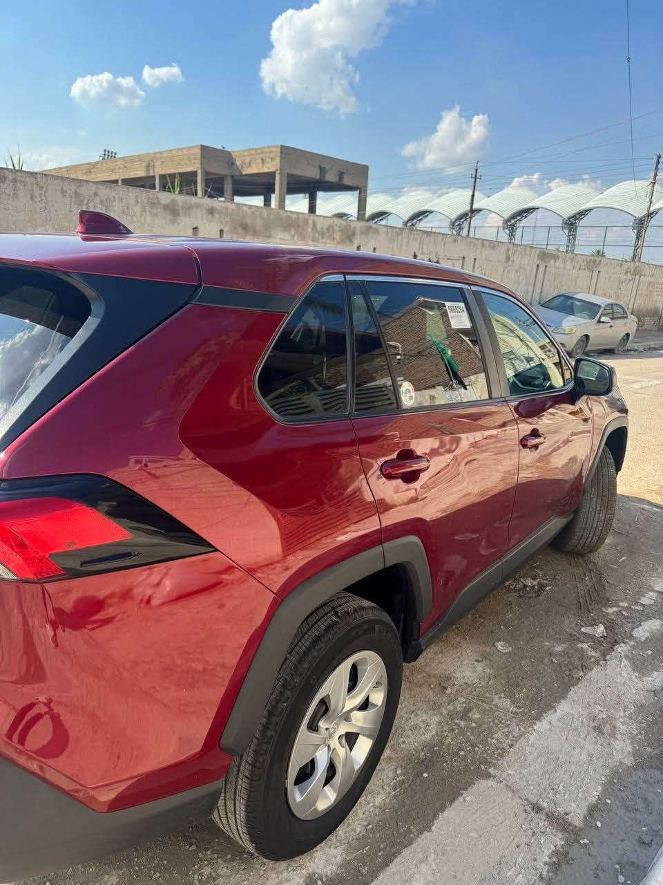 🚘 للبيع راف فور 2023 — AWD | مواصفات عالية
🔹 موديل 2023
🔹 محرك 2500 CC
🔹 دبل AWD / All Wheel Drive
🔹 رادار + حساسات
🔹 كاميرا خلفية
🔹 تحديد المسار
🔹 مثبت سرعة
🔹 شاشة حجم كبير
🔹 تحكم ستيرن جهتين
🔹 تايرات جديدة
🔹 6 مودات قيادة:
• Normal
• Eco
• Sport
• Rock
• Snow
بيها حادث خفيف، شويه من جاملغ  وشويه من البنيد،  صور الحادث موجود بالصور .

رقم الهاتف ***********

سعرها ٢٢٠ ورقه

نص مكتوب في الصور:
- hived offer. Auction ended on 024.
- day, January 8, 2024