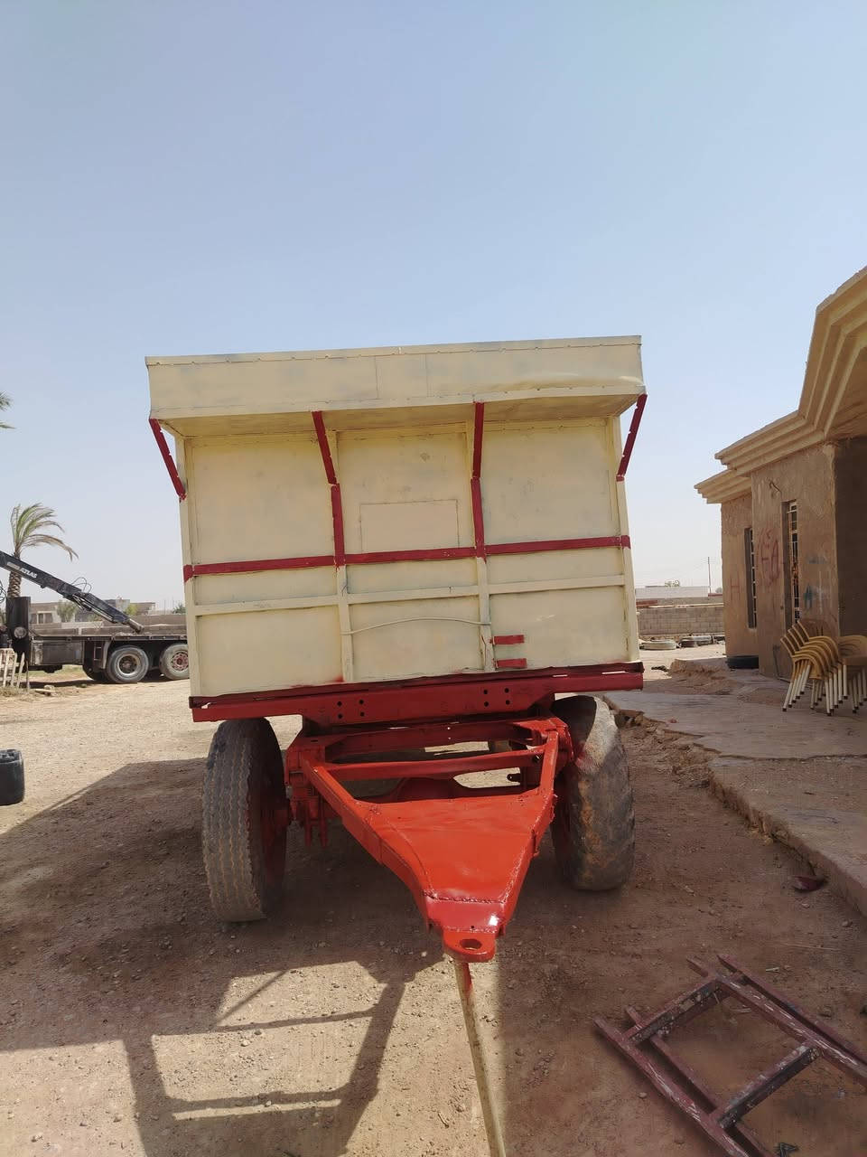 سلام عليكم عربانه للبيع مال ابو ردين طول 6 متر صينيه 90 عربانه روسيه شاصي مكفول اني مكلف بل نشر وباقي لستفسار عله رقم ***********
