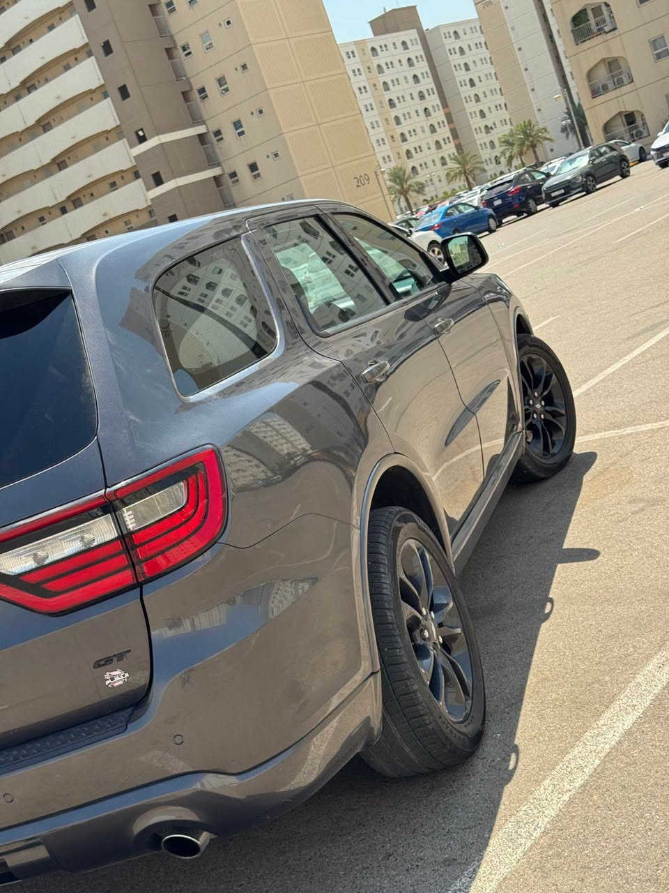 تحيه طيبه...
دوج دورنكو 2021
الفئه GT 6 سلندر 
فول مواصفات عدى الفتحه 
كشنات شاومي تدفئه تبريد كهرباء
خزن ميموري 
رادار أمامي وجانبي 
حساسات خلفيه 
شاشه كار بلي اصلي
٧ راكب
٣ قطع تبريد 
هواي مواصفات 
رقم وهزه بأسمي جديد 
تحويل مباشر 
كير مكينه مكفولات 
تخم تاير جديد شاده
صدر أمامي خلفي جديد 
سونار وصور حادث بالمنشور 
ماشيه ١٠٩م
السعر جدا مناسب 200 وبيها مجال بسيط
الشراي يتصل ويدلل 
العنوان بغداد بسماية 
***********
