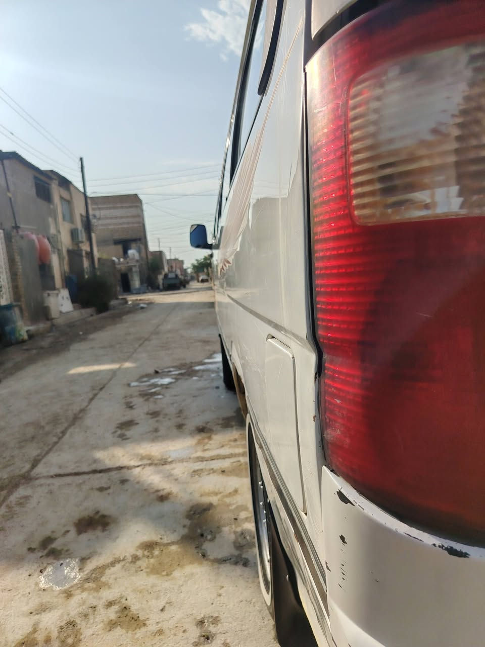 فتون للبيع موديل 14 طالعه سنه 15 محرك جديد كير اكسل  حداديه كهربائيات كلها كامله دوشمه نظيفه سياره بدون ضربه ولامعجون ماعدى طخه بسيطه فوك لايت الامامي 
سياره عليها هيئه وضريبه 10 اوراق تريد ينزل من سعرها تريد اصفرلك ثاني يوم وكاله بااسمي وراعيها يمي بالحله ومكان السياره بالحله  سعرها 63 والغرامات تنزل من سعرها  مكاني بالحله *********** هاي كل التفاصيل اللي تعجبه يتصل وبخدمته
