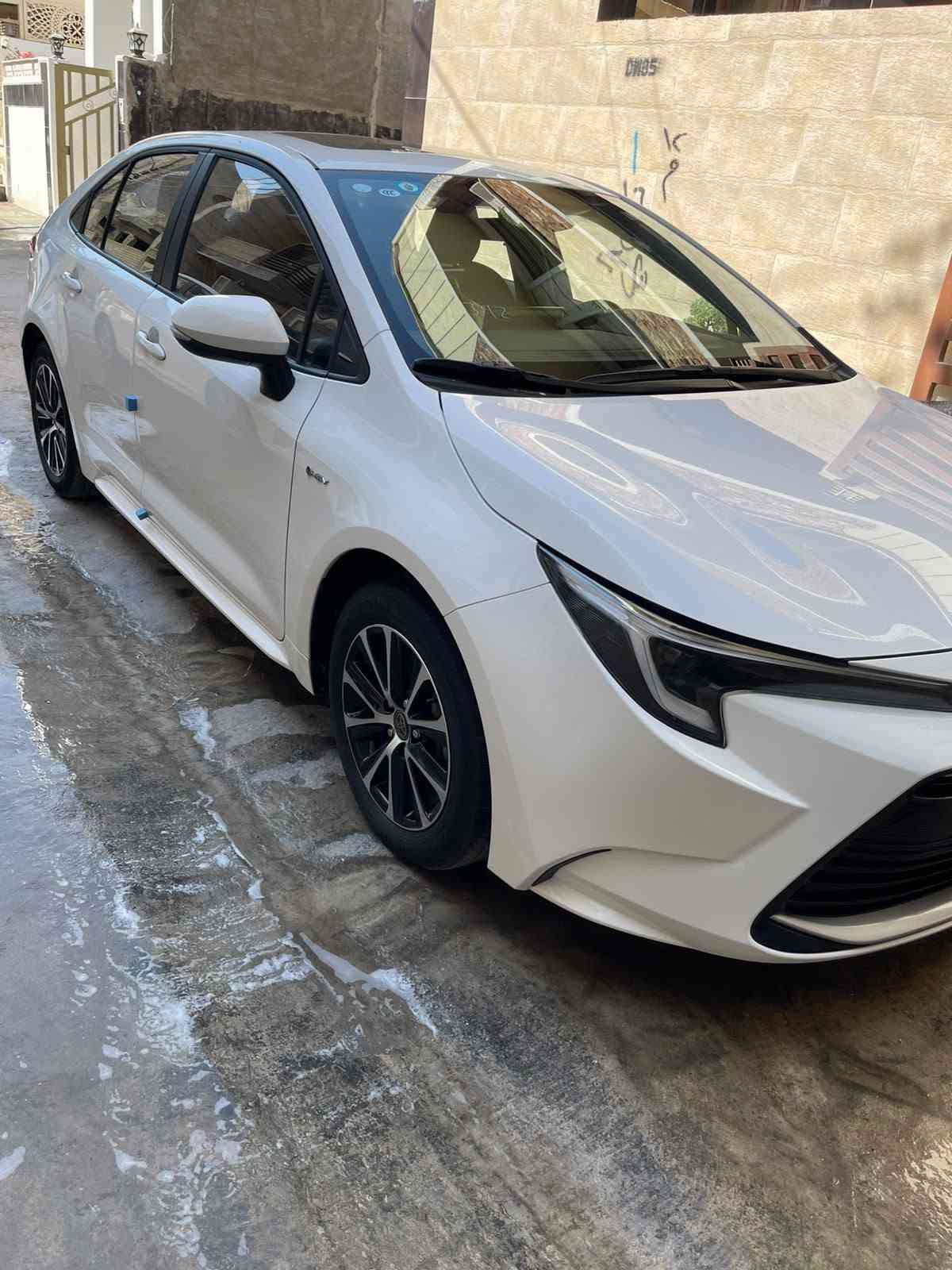 السلام عليكم للبيع كورلا هايبرد ٢٥  رقم بغداد باسمي عل ايدي من زيرو كفاله عامة من زلغ للاستفسار ***********
