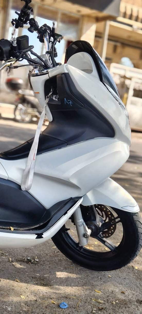 سلام عليكم....
دراجة (PSX)...(جيل الاول)  
ماشيه 10 الف ...
دراجة شلعه معدل كهربائيات كلهه شغاله 
دراجة جديده  بلادية
أي نقص مابيهة دراجه مكفوله كفاله عامه بشرط علفحص اذا برغي مفتوح ترجع 
جيب فيتر وتعال افحص السعر مليون و 550 
العنوان بغداد  الاعظميه  الاستفسار الاتصال على الرقم 📞
***********

