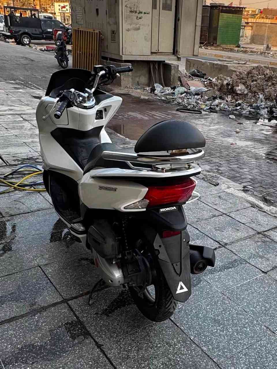السلام عليكم دراجه pcx للبيع مكفوله كفاله عامه جديده مابيها نقص ماشيه 37 الف جديده مكينه ناعمه السعر 15 مكاني بغداد مدينه الصدر رقم الهاتف ***********
