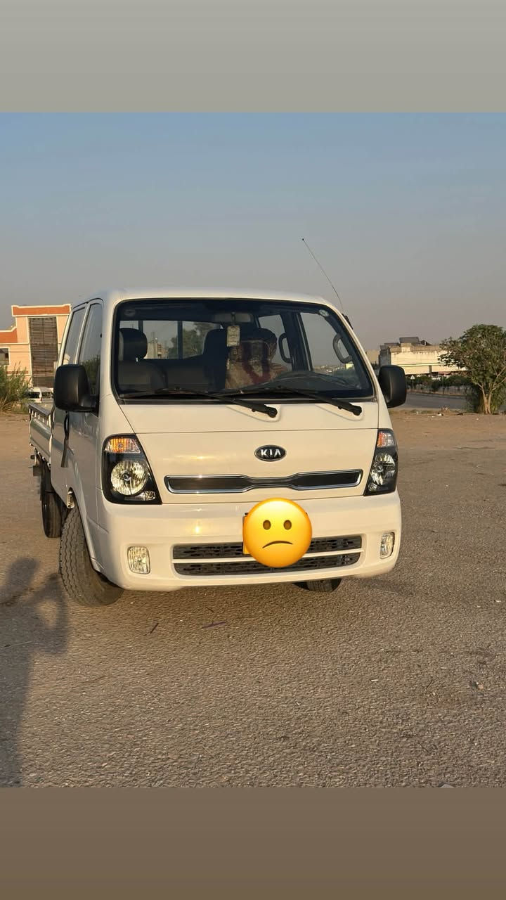 کیای بار دەبل دەرگا 

مۆدیل 2013 یە هیجی نیە هەموو شتیکی بە شەرت 
مەکینە 2700تە
سەنەوی بەسەر جوە 
رەقەم هەولیرە 
تەحول و خرامە بە شەرت 
سعر 125 
***********
