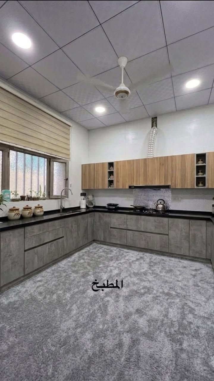 🏠 بيت حديث للبيع في كربلاء - طابقين بمساحة 100 متر ✨
📍 الموقع: كربلاء المقدسة - طريق الحر - حي الزيتون (قرب مدينة ألعاب نوارس كربلاء). المنطقة سكنية، مرتبة جداً، ويمتاز البيت بموقع مميز  من الخدمات.
📐 المواصفات العامة للبيت:
 المساحة الكلية: 100 متر.
 سنة البناء: بناء حديث عام 2025.
 عدد الطوابق: طابقين.
 الشارع: يقع البيت على شارع مبلط وعريض (بعرض 8 متر
سند 25 
⚡ الخدمات المتوفرة:
 [ماء، كهرباء وطنية متوفرة، مجاري، إنترنت] - المنطقة مخدومة بالكامل وقريبة من الأسواق والمدارس.
📜  سند بستنة.
📞 للتواصل والاستفسار والمعاينة:
 آسيا سيل.***********
 أو المراسلة مباشرة عبر الخاص.).
السعر 235 مليون
