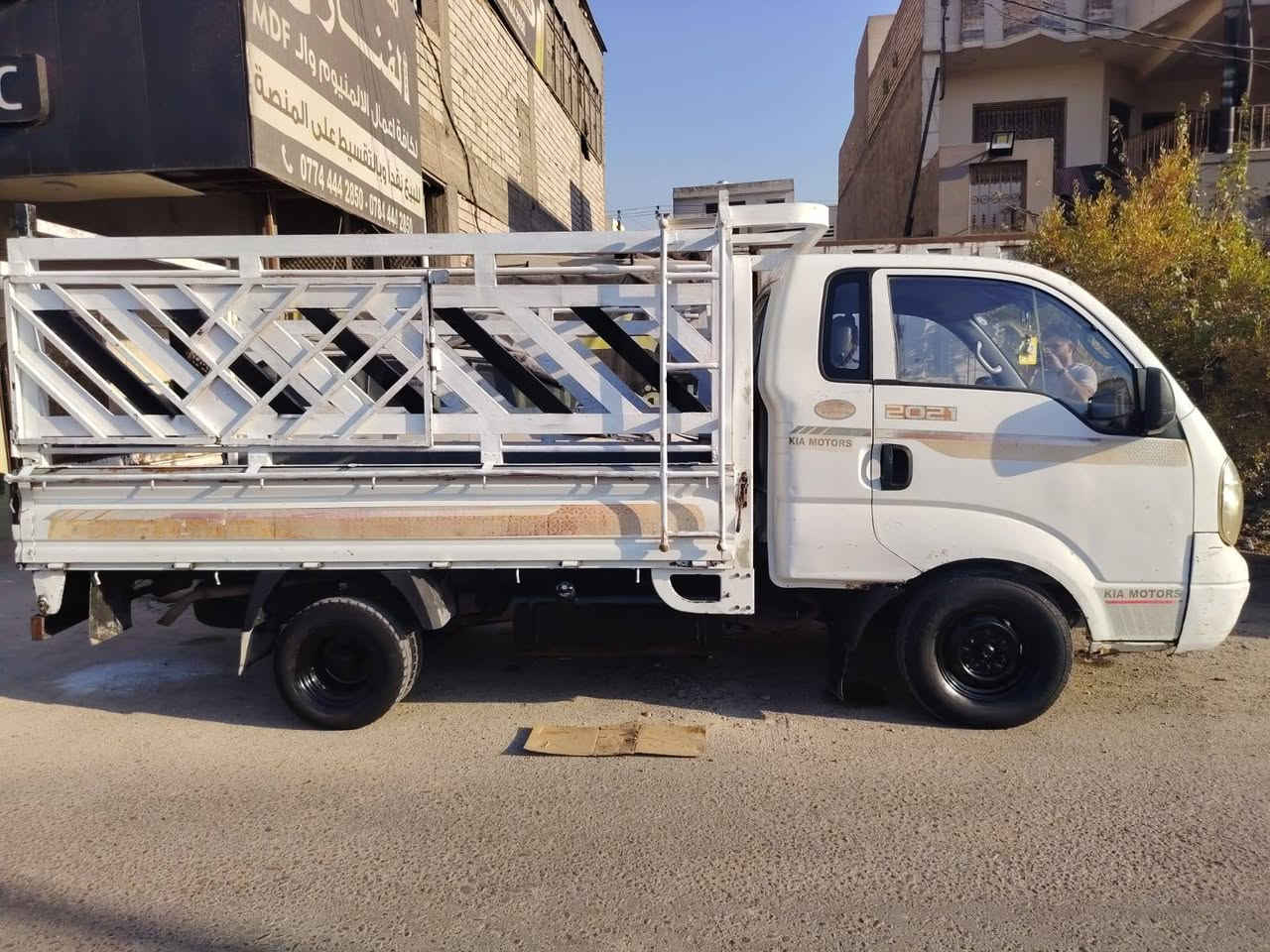كيا حمل 2700 اربيل باسمي هزه و سنويه جديده 
سياره جهازه من كلشي كبل للشارع مناقصها ايشي 

صدر  و زوج تاير صارلهن يومين 

كير و محرك و اكسل وبم بشرط

مكان السياره بغداد الدوره 

غير متواجد ع الفيس التواصل وتساب فقط ***********
