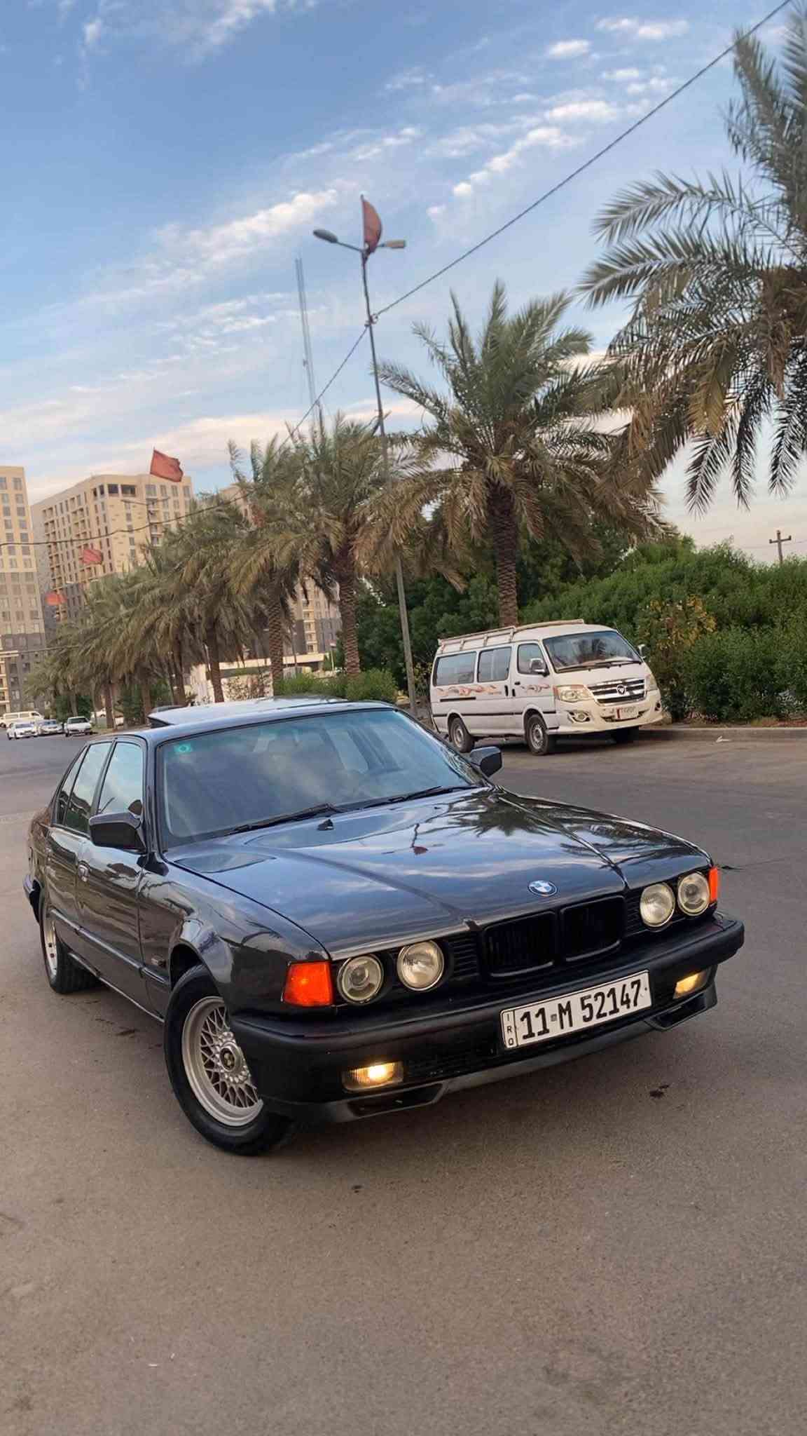 للبيع BMW 735 
موديل ٩٢ رقم بغداد الانكليزي باسمي تحويل مباشر هزه جديده 
محرك كير شغاله ١٠٠/١٠٠ 
حداديه جديده امامي خلفي 
تبريد شغال ثلج 
موصفات 
دبل ايرباك دبل كمبيوتر دبل جام 
سلايد رووف طكيتن
بجم عريض  
داخل مخمل جديد 
بطاين سود صاج ملكي ابو الخط 
ترايش لمتد 
سكليتر كهرباء  
لايت زنون  
برده خلفيه 
ويل خليه اصلي وتخم تاير جديد 
سياره جديده. بمعنى الكلمه وعليها ادامه كامله مال جناي بدون اي نقص 
مصبوغه عام للجماليه بدون اي ضربه ولا خايس 
السعر 63$ 
للاستفسار الاتصال على الرقم ***********
مكاني السيديه حي الاعلام

