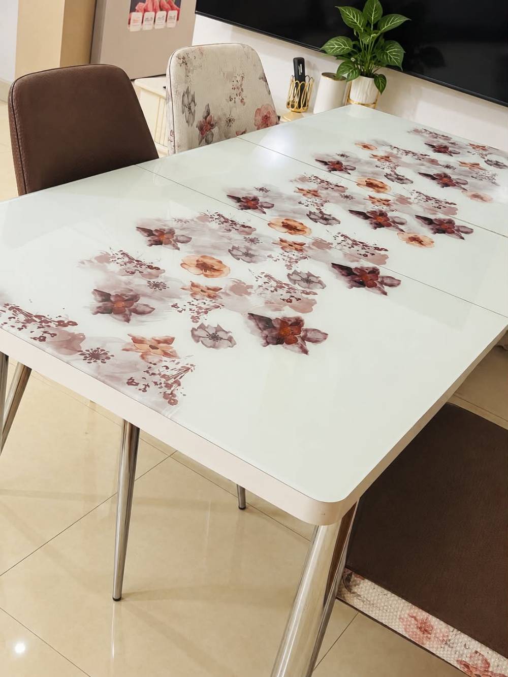 ميز طعام • قابل للتوسيع • كرسيين