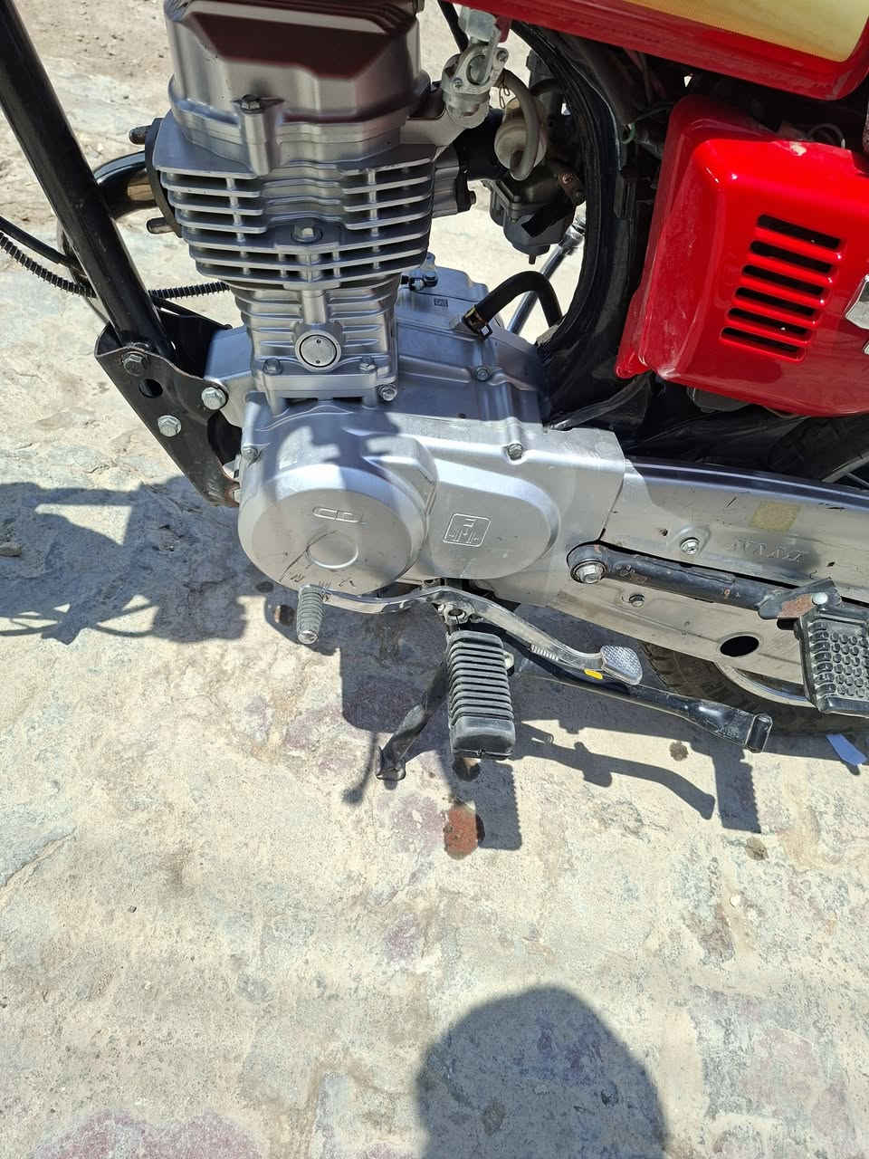 يالله السلام عليكم دراجه نامه ايراني اصلي باب الاول اوراق اصولي وكيلها السوامر ب الاسكان تقره ب الاوراق 2008 وغراضه كلها 23 دراجه ما ناقصه برغي الاتصال على الرقم ***********  السعر مليون
