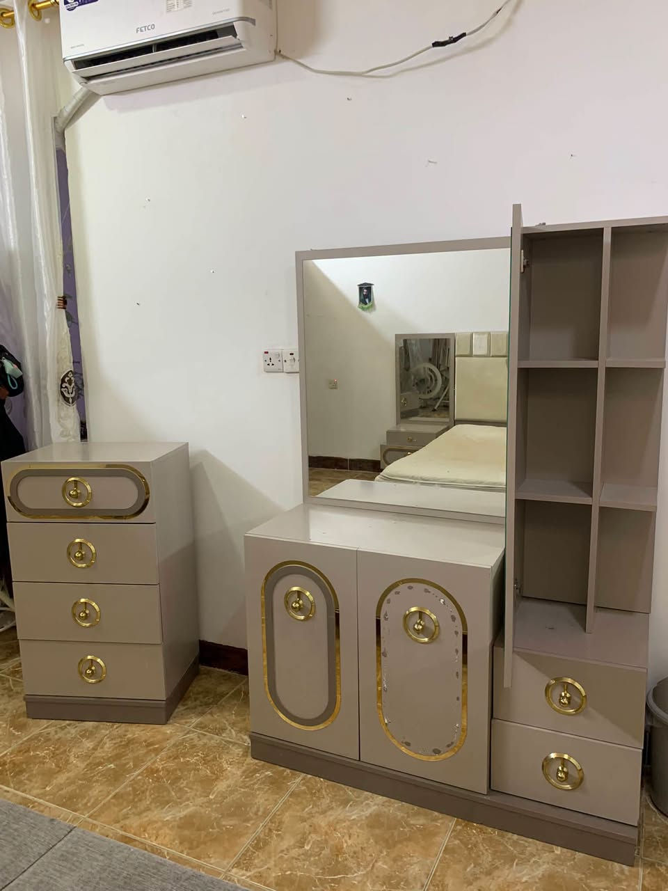 غرفة نوم ٨ قطع ماركة ونظيفه مع دوشك طبي للبيع
العنوان /  سرجنار شارع ابو سناء مجاور فندق برج الحياة بالضبط للاستفسار الاتصال  على الرقم ***********
