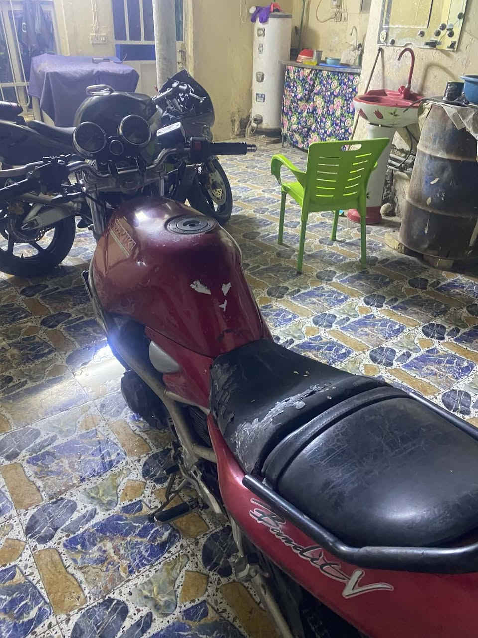 السلام عليكم باندة 400vc مكفولة وشرط جيب فيترية وفحص العنوان دوانية السعر 1و100 هاتف ***********
