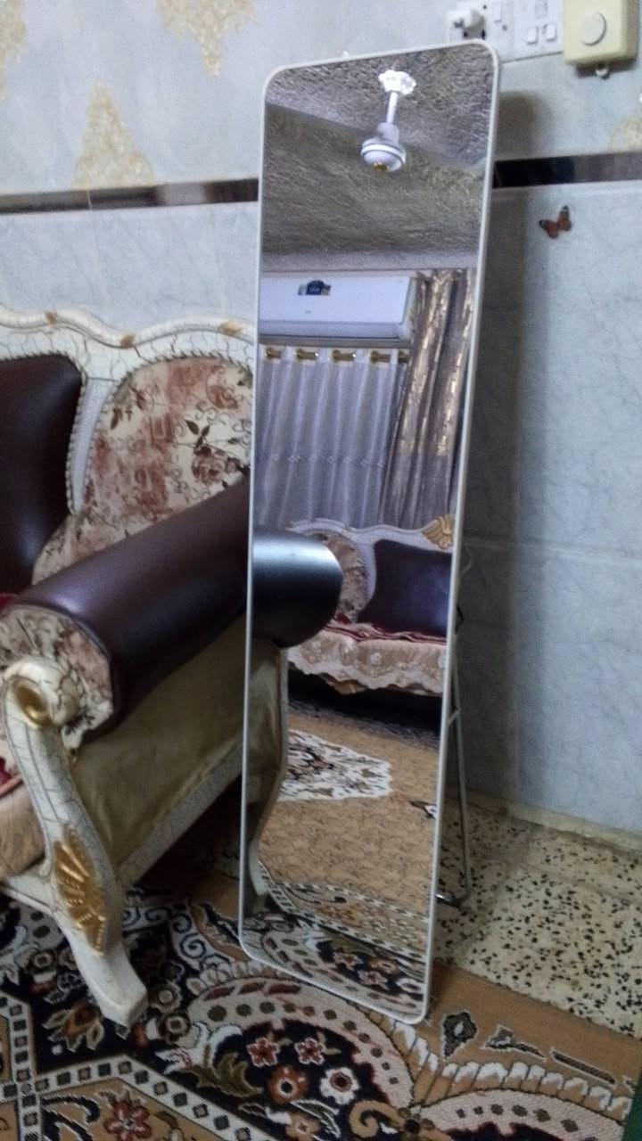 السلام عليكم  غساله 60 طبلات 50 مرايه 15 تخم 10مقاعد 200بغداد الامين ***********

نص مكتوب في الصور:
- Galaxy A51
- سعرهم ٥٥ العنوان بغداد الامين