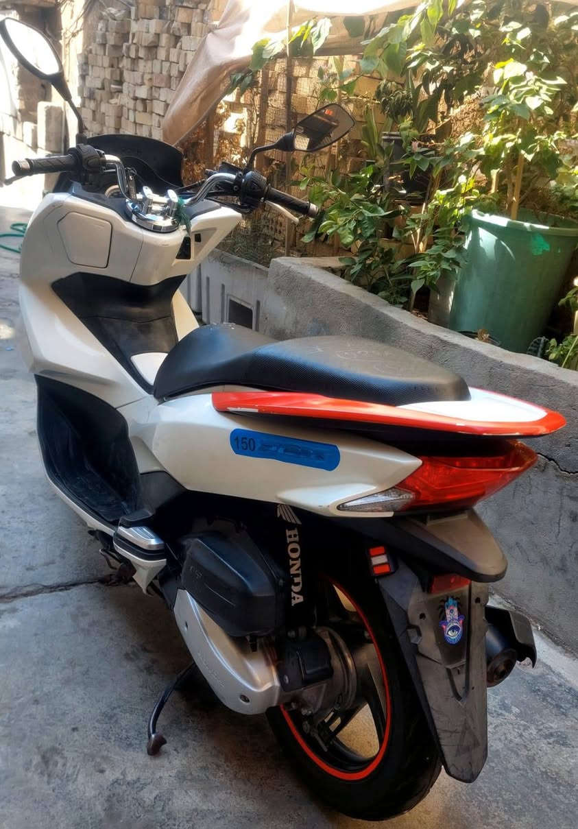 السلام عليكم دراجة PCX جيل ثاني ياباني كفاله عامه بدايه خيط تبخير مواصفات الدراجة حساس ازدحام استان كهربائي الكل شغاله حجم المحرك 150 الدراجة نظيفه الموقع بغداد ***********
