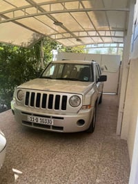 جيب باتريوت موديل ٢٠١٠محرك ٢٤٠٠ دوش ماشيه ٧٣الف المكان بغداد الاعظميه ...