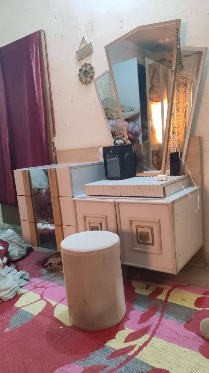 غرفه نوم • خشبية • للبيع
