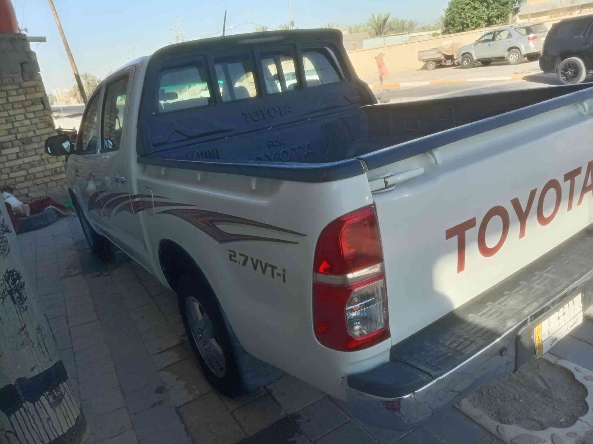 سلام عليكم للبيع هايلوكس للبيع موديل٢٠١٤ ***********
