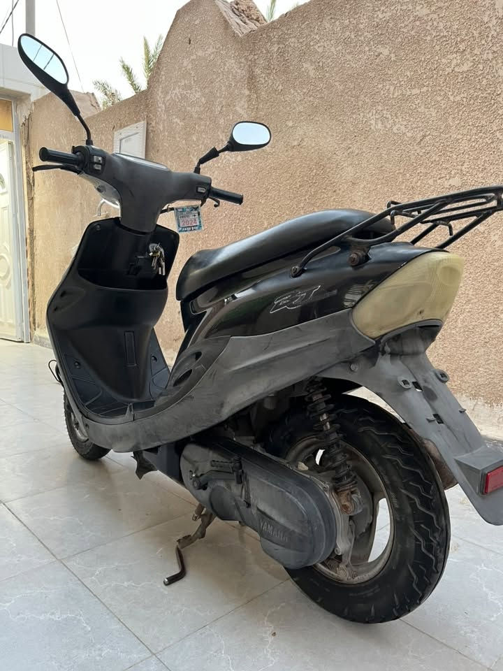 بيجي للبيع
دراجه ما مفتوحة 
كهربائيات كلها شغالة 
تايرات جديدة 
مكانها السماوة 
***********
٥٠٠ وبيها مجال قليل
