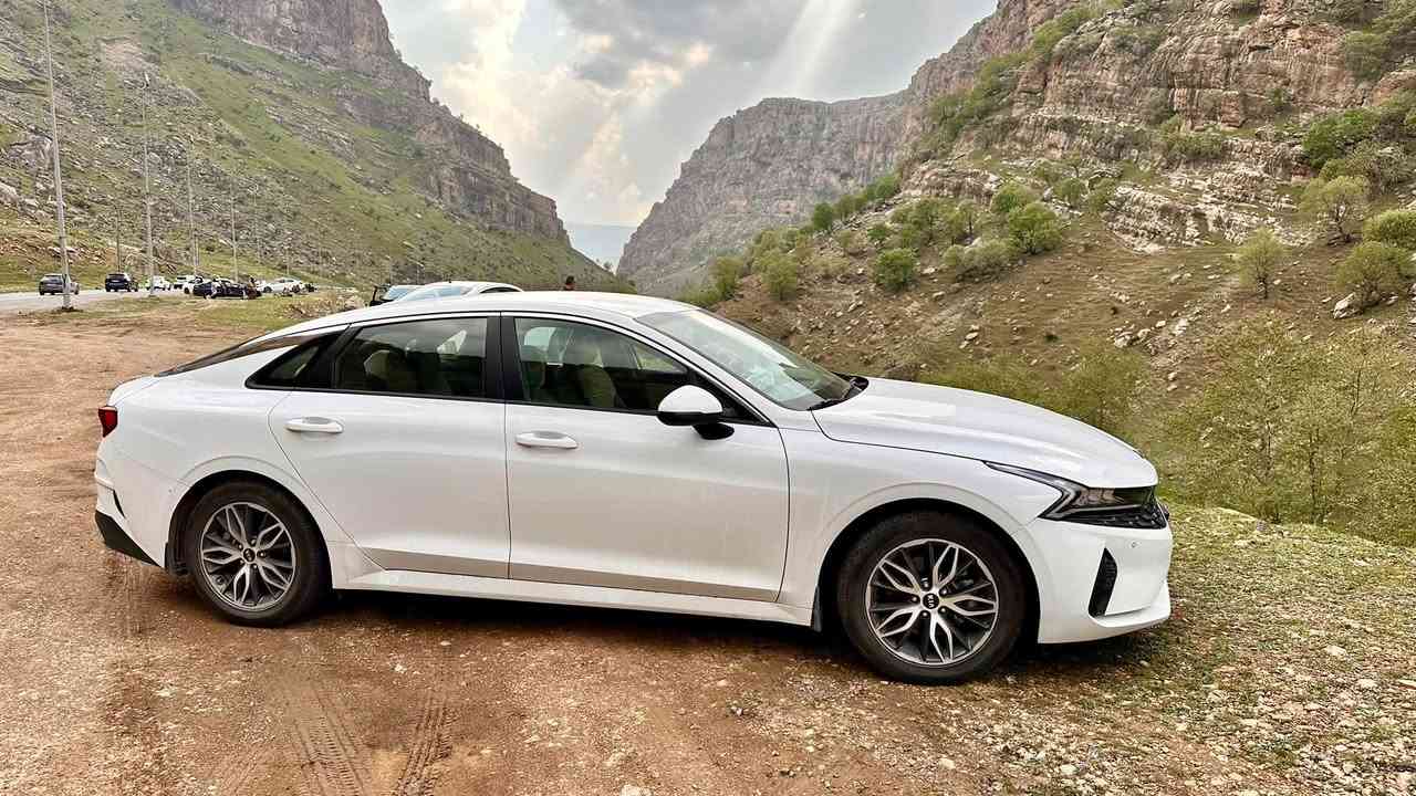 السلام وعليكم اخوتي K5 خليجي شركه دوليه العراقيه
موديل 21 رقم بغداد بأسمي تحويل لون ابيض 
مواصفات السياره 
محرك 2000 دوش
تبريد بيانو قطعتين 
حساسات خلفيه اماميه
مري شفط
فول تحكم ستيرن
كامره خلفيه 
مقاعد جلد 
الارضيه مدوشمه كلها جلد 
شاشه كبيره تدعم كار بلي 
لدات نهاريه والمواصفات الباقيه معروفه شركه دوليه العراقيه 
صارت عندي صبغ بالجنطه
الاربكات الشاصي لغد كلها مكفوله 
الباقي مكفول 
دهن كله اصلي بانزين السياره على ايدي كلها على وضع الشركه محرك كير برغي ممفتوح بيها 
سعرها 180 وبيها مجال بسيط 
بغداد الكرخ 
اذا عجبتك تشلع عيوني واذا معجبتك اعبر المنشور بكلمه حلوه 
***********
