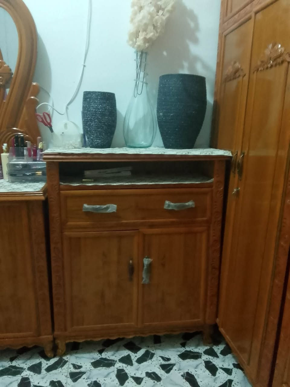 السلام عليكم  مكلفه بنشر غرفه للبيع تفاصيل تصلو ع صاحب الغرفه ***********
