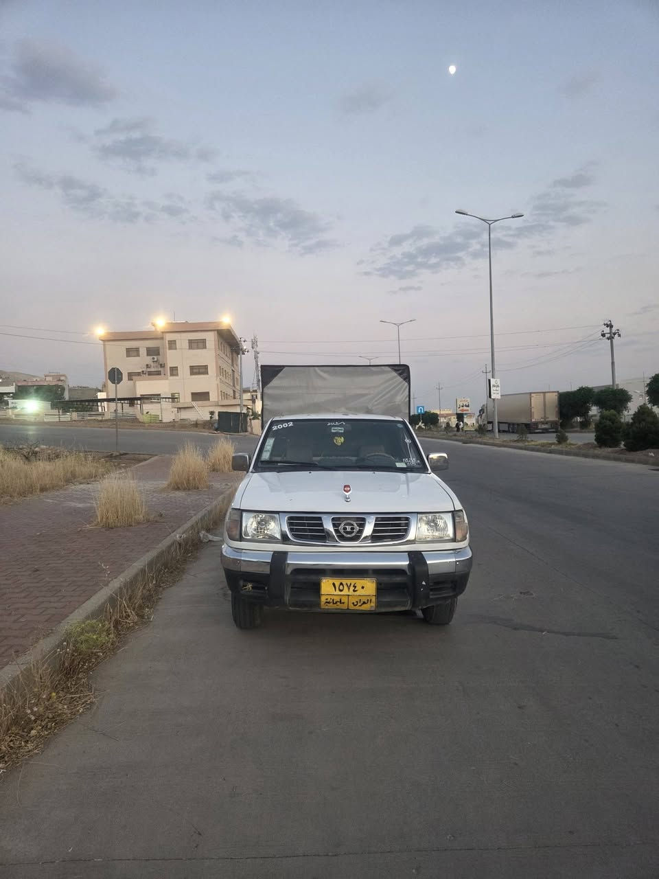 ئەم نیسانە تاکە بۆ فرۆشتن
پاوەرە هەتا بڵێی جوانە گێڕ و مەکینە و ئەکسلی بە شەرت 
قفڵی٦٤ وەرەقەیە  لە سلێمانیم  سەنەوی بەسەر چوە

***********
