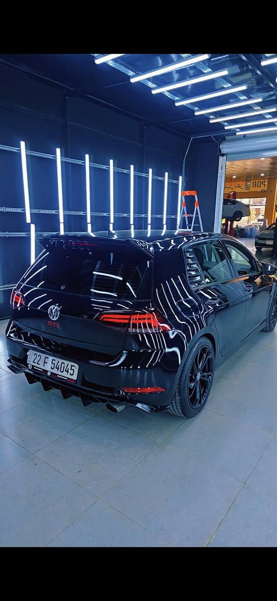 گۆلف 2018 TSI  مەکینە 1.8 تۆربۆ  ( تۆماتیک -گێر و مەکینە بە شەرت . بەبێ داخلی بەبی شانصي ..کارەبای بە شەرت .... ٦ پارچەو نیو بۆیاخە بە حیزانم دەیفرۆشم. تاقم تایە نوێیە وێلی سپۆرت نوێیە .. یەک دینار مەسروف تێدا نیە ....)  *********** ا
رەقەم  (سێ سەت و چل و شەش سی چل و شەش ) أربيل, العراق
