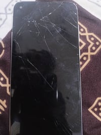 ايه ١١ • ذاكرة ٣٢ • شاشة مفطره