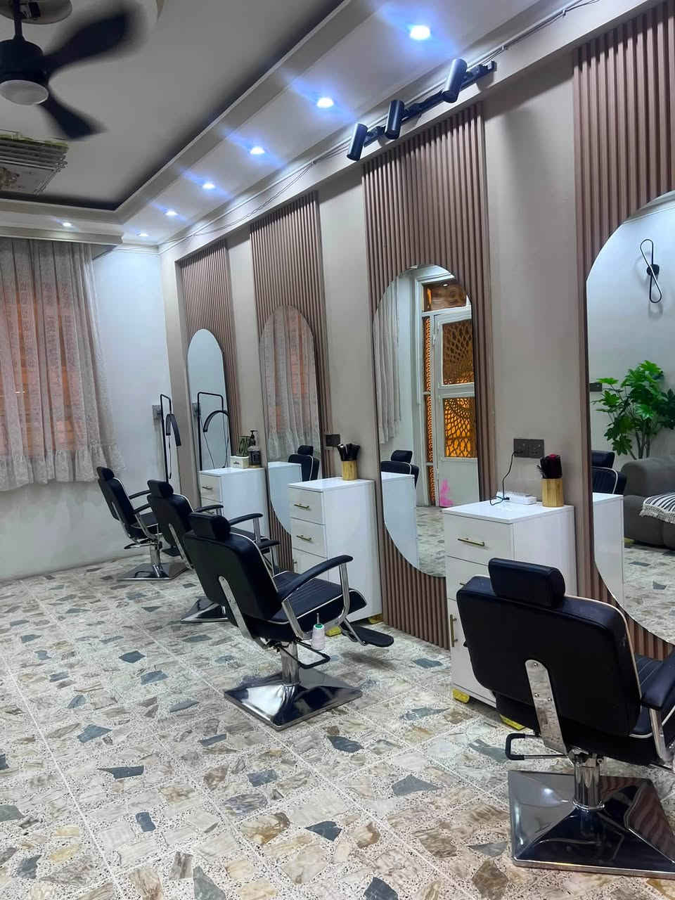 بنات الدولعي الحلوات 🌸❤️
إذا تبحثون عن صالون مرتب وشغله يجنن، أنصحكم بـ صالون وجم حور ✨💇‍♀️

📍 موجودين بـ الدولعي – شارع الغاز
💄 مكياج وتسريحات
💇‍♀️ قص وصبغ وعناية بالشعر
💅 خدمات أظافر وعناية وجمال
بدكير منكير 
شغل مرتب وأسعار مناسبة وتعامل راقي 🤍
للحجز والاستفسار راسلوهم خاص***********
