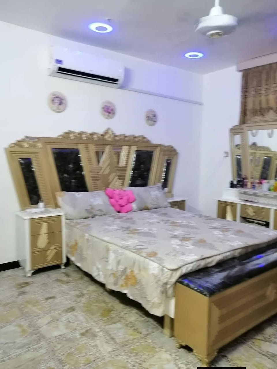 السلام عليكم دار للبيع سند ٢٥مساحه ٤٦٠متر مكانه الدوانم مال الشرطه الخامسه قرب جامع كرطان الكبير السعر ١٦٠اللاستفسار ***********
