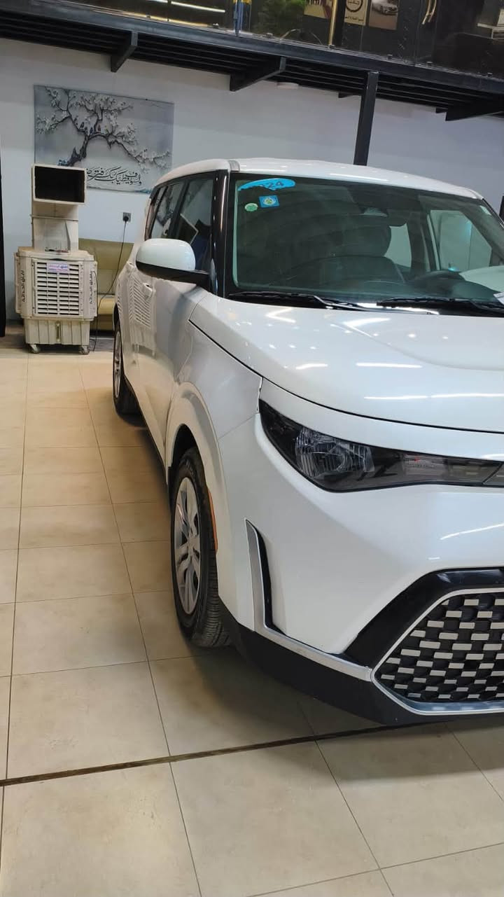 من صالة عرض شركة (جميرا )
Kia soul 2024 lx 
كيا صول 2024 
ماشيه 15 ألف مايل فقط 
رقم بغداد بأسمنا 
بيها فقط البنيد بدون دواخل شرط السونار 
سعرها مناسب جداً 
للأستفسار :أمير جميرا 
***********
