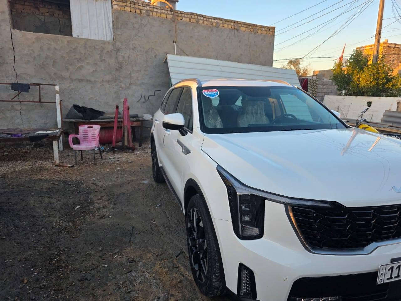 سلام عليكم ورحمة الله سورنتو للبيع موديل ٢٠٢٥ ماشيه ٤١ ماخذها زيرو فول مواصفات عدا البانوراما رقم بغداد بأسمي تحويل ثاني يوم سياره حيل جديده صار بيها حالوب ناعم كلش مامبين مكان السياره ديوانيه للاستفسار الاتصال على الرقم ***********
