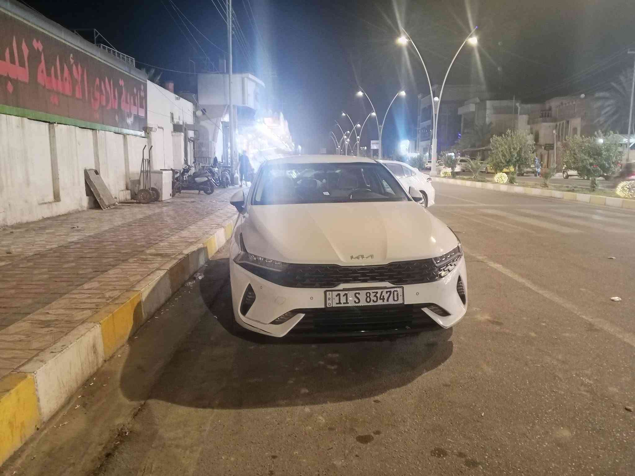 كي فايف خليجي موديل 2022 
مكفوله من الضربة والصبغ وتبديل والفتح 
ميكنه 2000 دوش 
رقم بغداد بسمي فول مواصفات عده بانوراما 
بصمه تشغيل وتشغيل عن بعد 
بصمه جنطه بصمه بيبان جنطة ذكيه 
مري شفط اشاره بالمرايه ترحيب 
حساس امامي وخلفي 
لد امامي وخلفي 
كامره وشاشه بلادي 
تبريد لمس قطعتين تبريد 
مكان السياره ناصريه مركز 
***********
