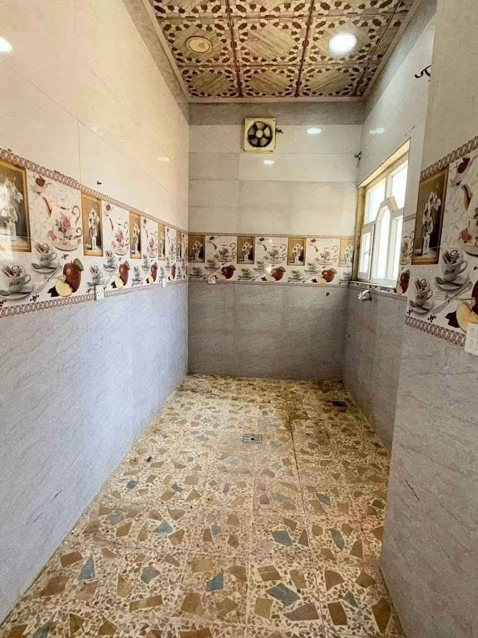 بيت للبيع 100 طابقين حي الانتصار شارع 60 قريب على شارع 60 يتكون البيت
طابق الاول 

غرفة نوم وهول واستقبال ومطبخ وصحيات 

طابق الثاني 

غرفة نوم وهول وصحيات 

للاستفسار الاتصال على الرقم *********** او مرسلة الصفحة
