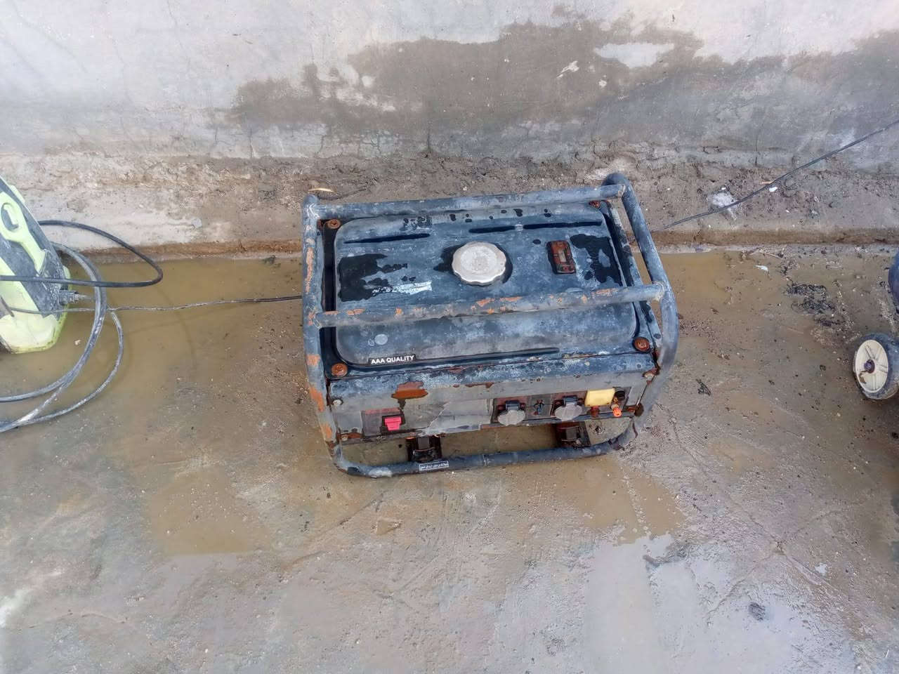 سلام عليكم للبيع كلمن وسعره تريدهن شلع بخدمتك ***********
