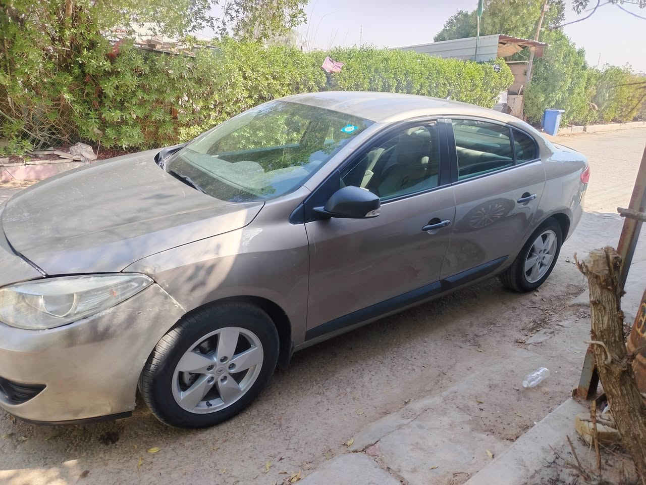 سيارة رينو فلونس مديل ٢٠١٣ للبيع مكان العمارة ميسان سعر ٦٠ $رقم الهاتف ***********
