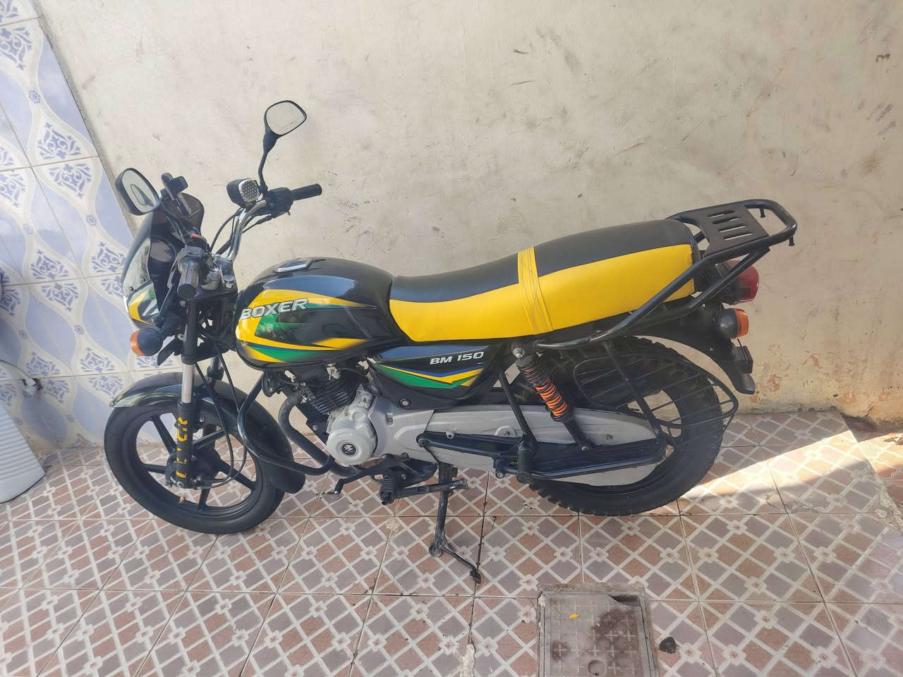 سلام عليكم بوكسر ٢١ مرقم  مكفول السعر ١٥٥٠  بيه مجال مكان ديالئ بعقوبه *********** اتصال.           *********** وتساب
