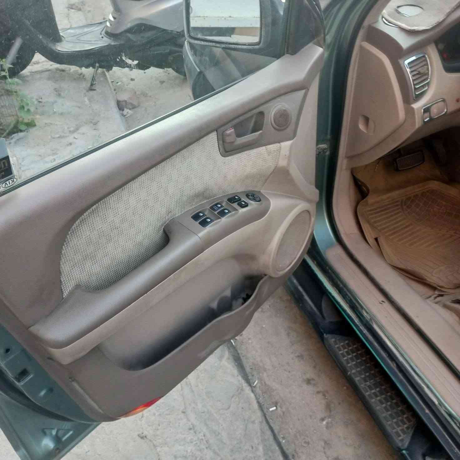 كيا سبورتج للبيع موديل ٢٠٠٧ رقم بغداد كير مكينه خير من الله حجم المكينه ٢٠٠٠ اربعه سلندر السياره بيه قطع صبغ ابيعك مصبوغه حزام  مكاني بغداد  الشعله السعر٩٠ $  وبيه مجال بسيط للاستفسار ***********

