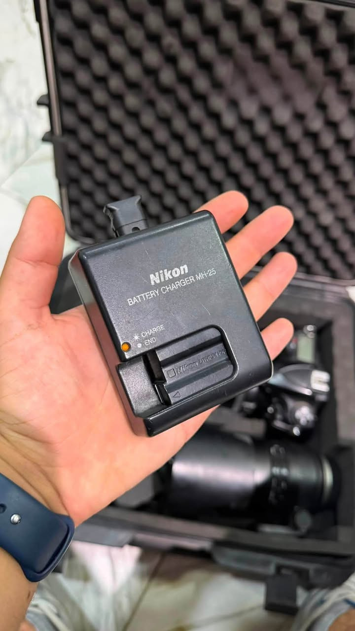 كاميرا نيكون D810 ( شترها 110 الف )
( مدخل الرام الـ SD عاطل فقط مدخل الـ CF يشتغل )
 
مع عدسة نيكون 24 - 120 mm 
  
عدسة تامرون 70-200 mm العدسة للنيكون
 
مع شاحنة بطاريات وبطاريتين 

تريگر گودوكس

شباب الي يردهن يدخل خاص يقيمهن وهلا بيكم جميعاً

***********
