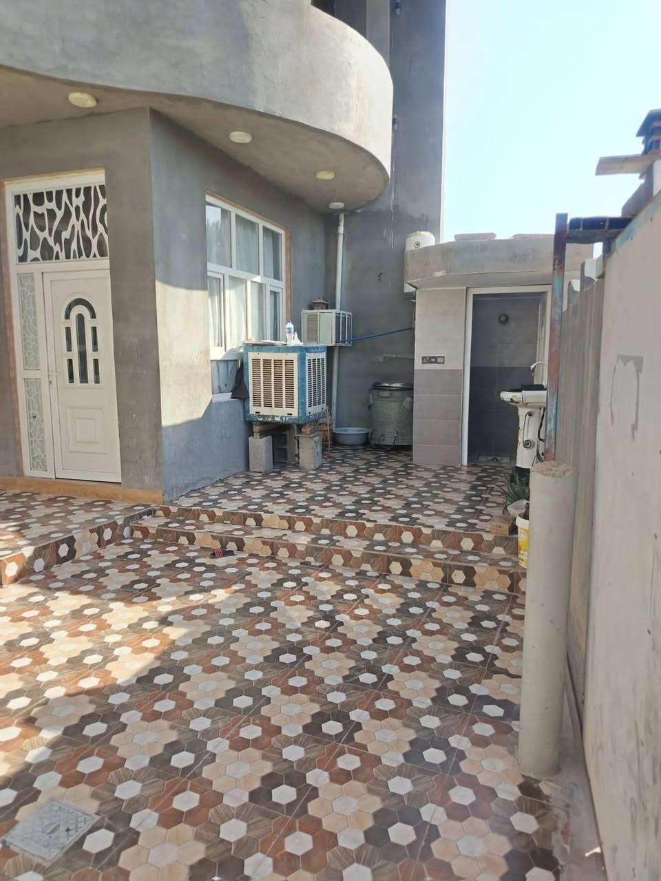 بيت للبيع بناء جديد طابقين
الطابق الارضي سقوف مغربي

المساحة ١٨٠ بناء جديد 

مكانة بعقوبة باب الدرب القديمة 

قريب جدآ عالشارع العام

خدمات كاملة 

جنس العقار زراعي باسمي للاستفسار..***********
