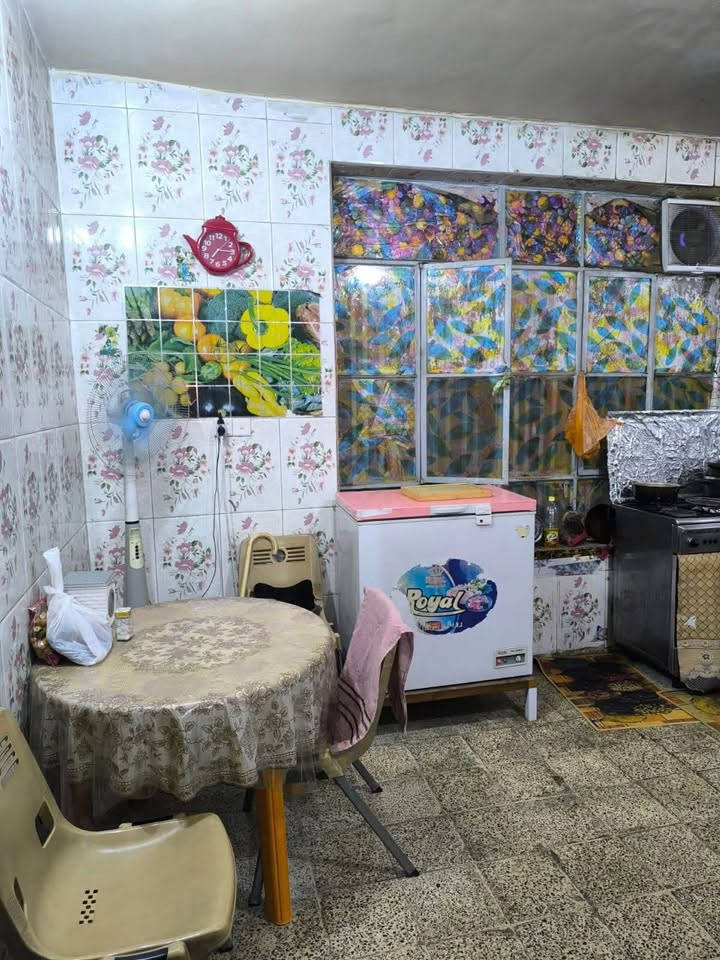 للبيع دار حي القادسيه شارع ١٥ متر بناء قديم نظيف ٢٠٠ متر طابقين ثلاث غرف نوم وصاله واستقبال ومطبخ للاتصال *********** مجتبى معله او مراجعه مكتب ضي الحسن للعقار النجف الاشرف حي الزهراء شارع الكيات مقابل جامع الزهراء
