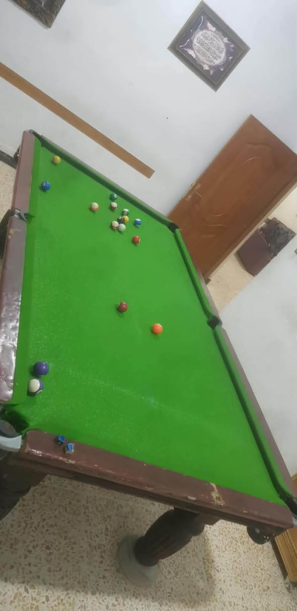 بليارد • بحالة جيدة • ٣ كيوبات