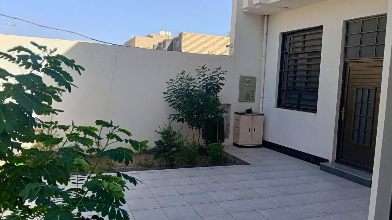 بيت البيع مساحه 200 متر
بيت جديد بناء 2025 وجهيته 12 
موقع البيت: الحر البوبيات عامود 105 بعد عن الامام الحسين 3 كيلو
كامل الخدمات 
3 غرف نوم
3 صحيات
جنس: الأرض طابو زراعي سند 25
البيت يباع معه الأثاث أو بدون الأثاث

للاستفسار : ***********
