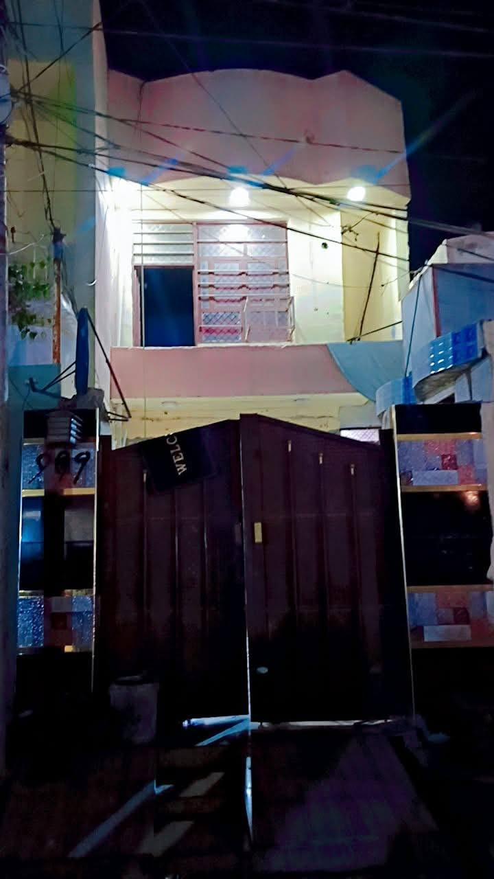 مشتمل للبيع طابو زراعي مساحه 90 العنون المفرق قرب مركز الوحدة ***********
