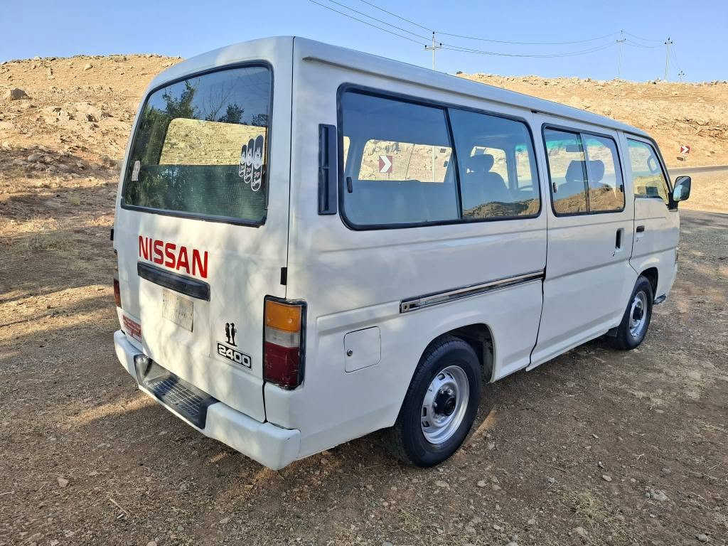 نیسان پاس  2001 
ئاڕمی پلاستیکی سلیمانی 
سعر (44) گەڵاو مجال 
***********
***********
گێڕو مە کینەی بیلاد . بەنزین.
گێڕو مەکینەو ئەکسل بەشەرت زۆر پاک ماوەتەوە هیچ مەسرەفی تیا نیە . 
چوار تایەی لۆکی لە ژێرە . 
دەعم و لێدراوی نیە . 
سەیارە کە ماڵی دۆستە حازرە بۆ ئیش .
مشتەری تیل بکە . السليمانية, العراق
