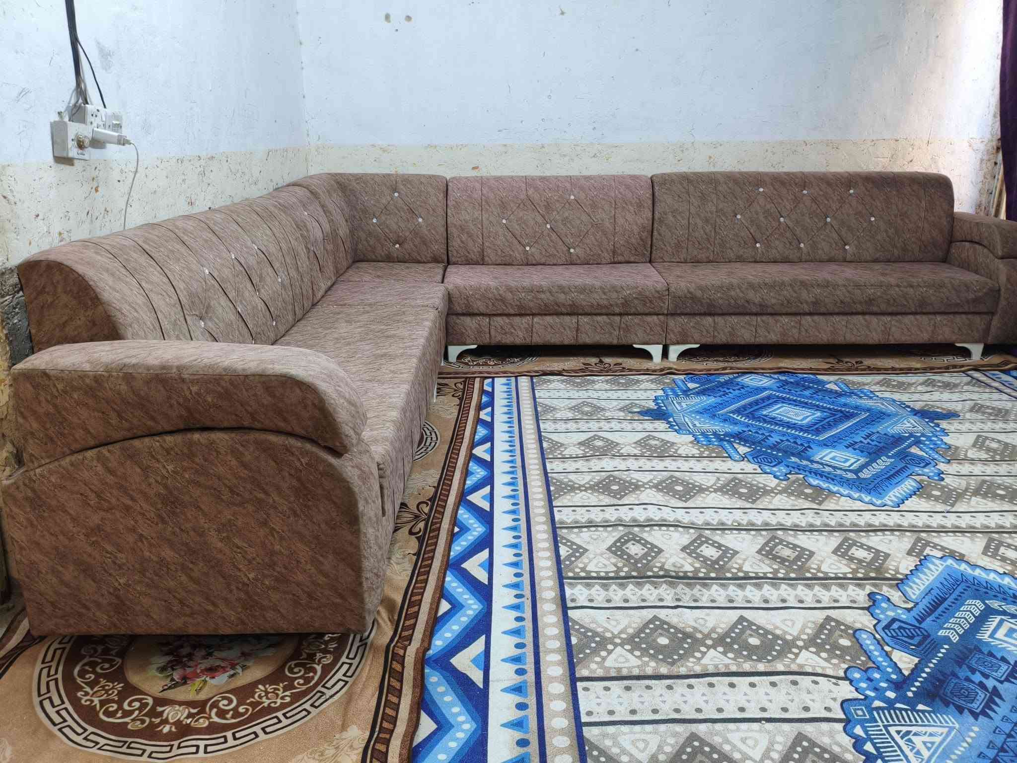 ديوان 10 مقاعد تزكام درجئ اولى نضيف حيل مابي اي ضرر سعره 225وبي مجال مكاني الكاظميه يوجد توصيل بكروه *********** يوجد واتساب
