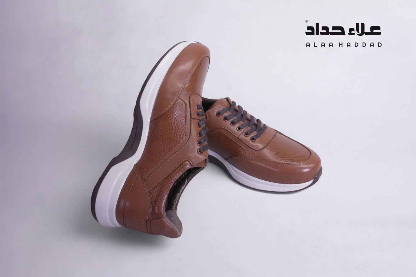 ⁨ ⁨ 🇮🇶   صنع في العراق 
 جلد طبيعي من داخل والخارج جلد طبيعي 
⭕ السعر 70,000 الف مع توصيل 
*********** :📞
📍:خانقين _ فلكة اسايش _ مجاور ماركت سناريا

نص مكتوب في الصور:
- علاء حداد
- ALAA HADDAD
- علاء حداد ALAA HADDAD