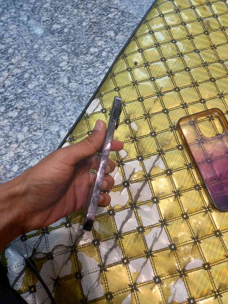 السلام عليكم
14 برو ماكس بنفسجي 256 تليفون نضيف بدون ملحقات
مبدل بي بطاريه وشاشه والشاشة بيهه ثلمه مثل ما موضح بالصور 
مماثره ع شي الشاشه البي تجاريه نوعيه تمشي شغل 
التليفون مو امريكي ركز شرق اوسط
فيس ايدي واكف 
مكاني بغداد حي لجهاد 
سعره 450 بي مجال بسيط كلش
***********
